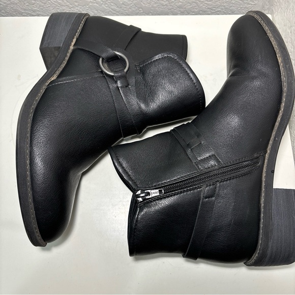 Baretraps Boots Womens 9.5 M Shanley Side Zip Ankle Bootie Black  Leather - Picture 3 of 7